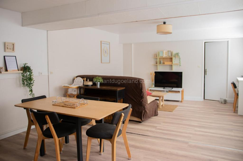 Photo de Bergerie du centre ville - 1 chambre, équipement bébé, wifi et draps inclus