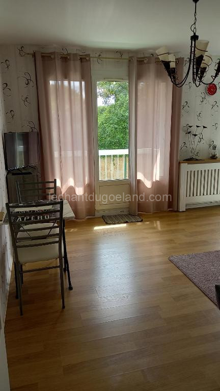 photo de studio 1 pièce principale avec balcon local à vélo privé place dans la rue pour voiture