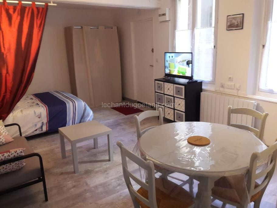 Photo de Charmant Studio Meublé (en plein centre de Dieppe)