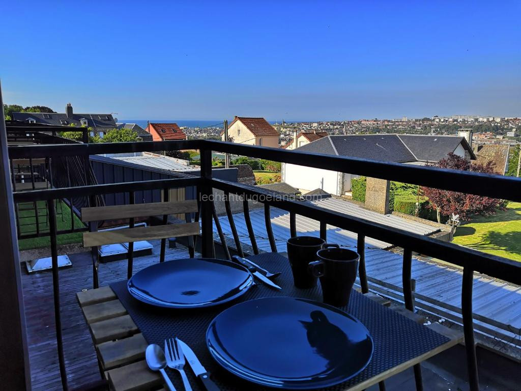 Photo de Escale Dieppe Gambetta - Appart et Studios 2-6 personnes Vue Ville et Mer