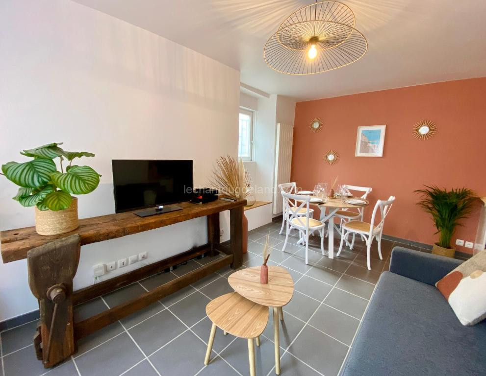 Photo de Le Port-Mer - Proxy port & plage - Cosy