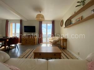 Établissement 3 étoiles avec ASCENSEUR, 3 appartements lumineux vue port avec balcon, 200m de la mer, Wifi Fibre, tous service inclus à Dieppe