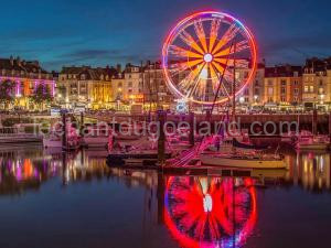 Le famillial , 2 chambres doubles lits faits et serviettes de toilette fournies Avec parking PRIVE 1 VOITURE, NETFLIX, DISNEY PLUS DISPONIBLE à Dieppe